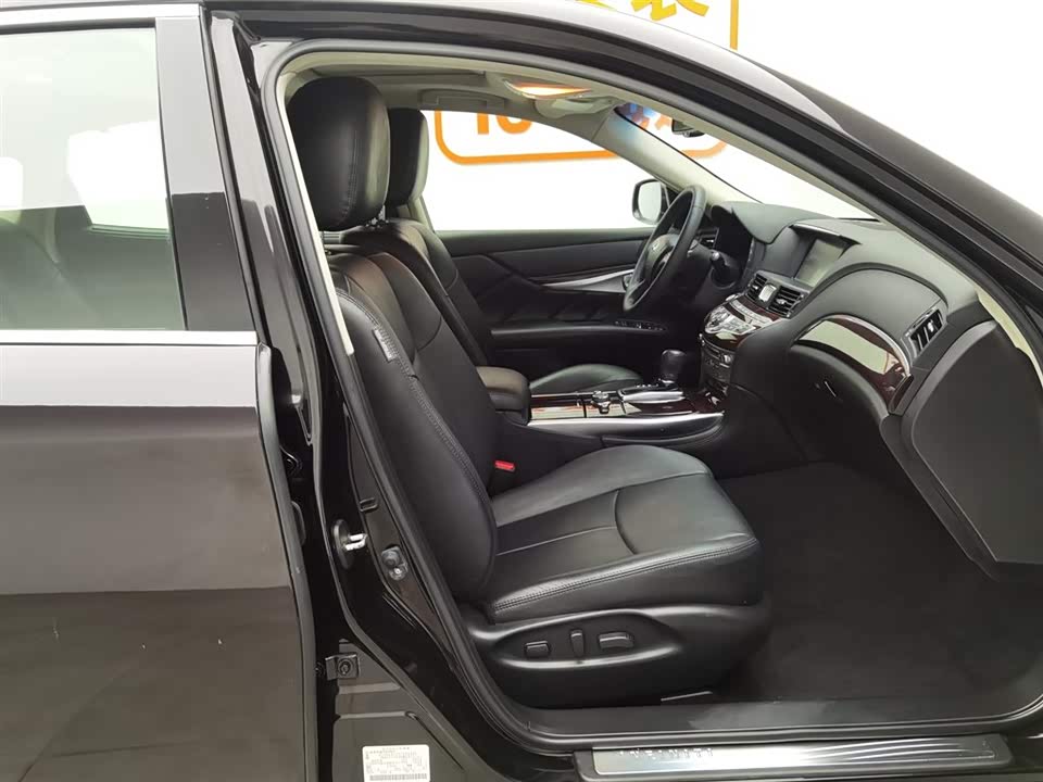 Infiniti Q70 Infiniti Q70