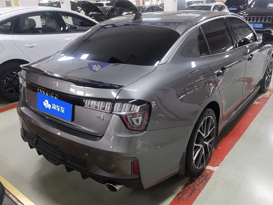 Lynk & Co 03