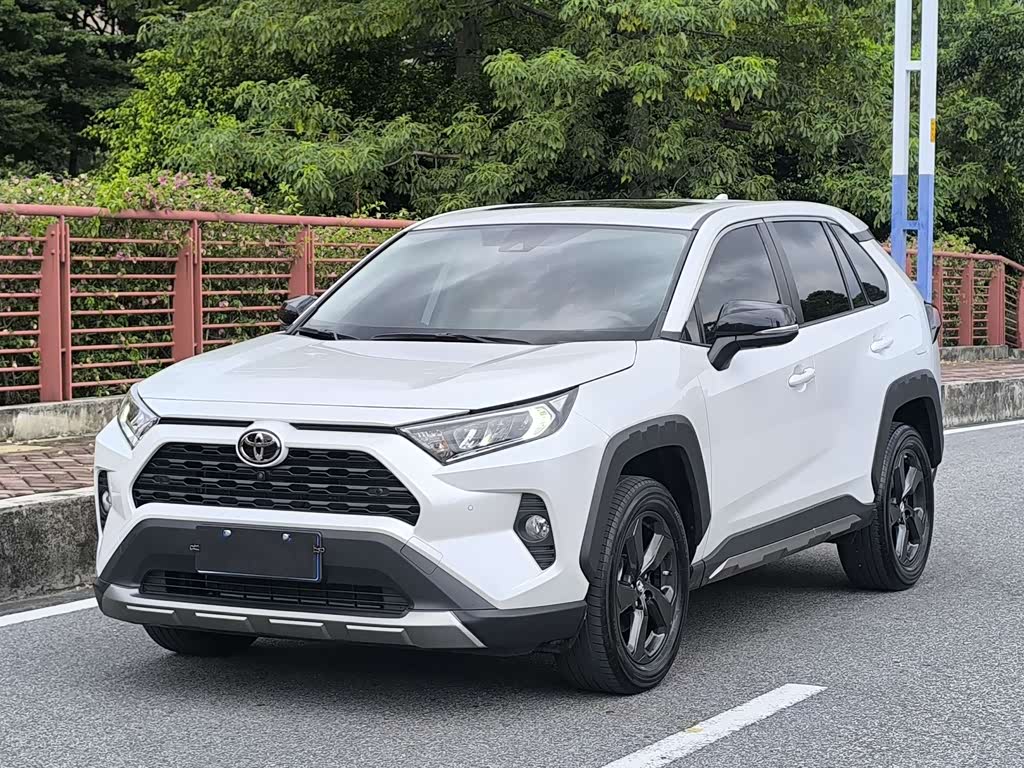 Toyota RAV4 2022 2.0L CVT Plus