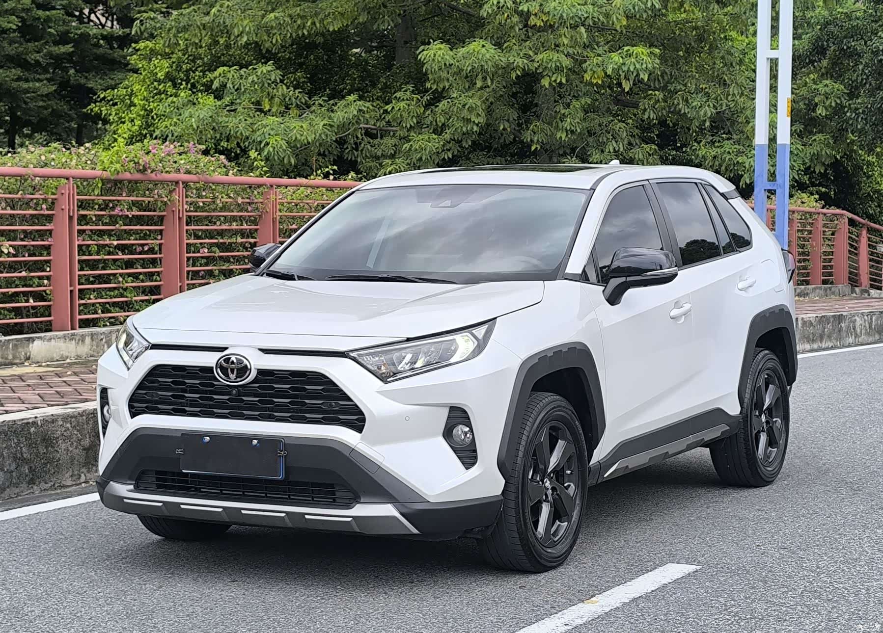 Toyota RAV4, 2023 1