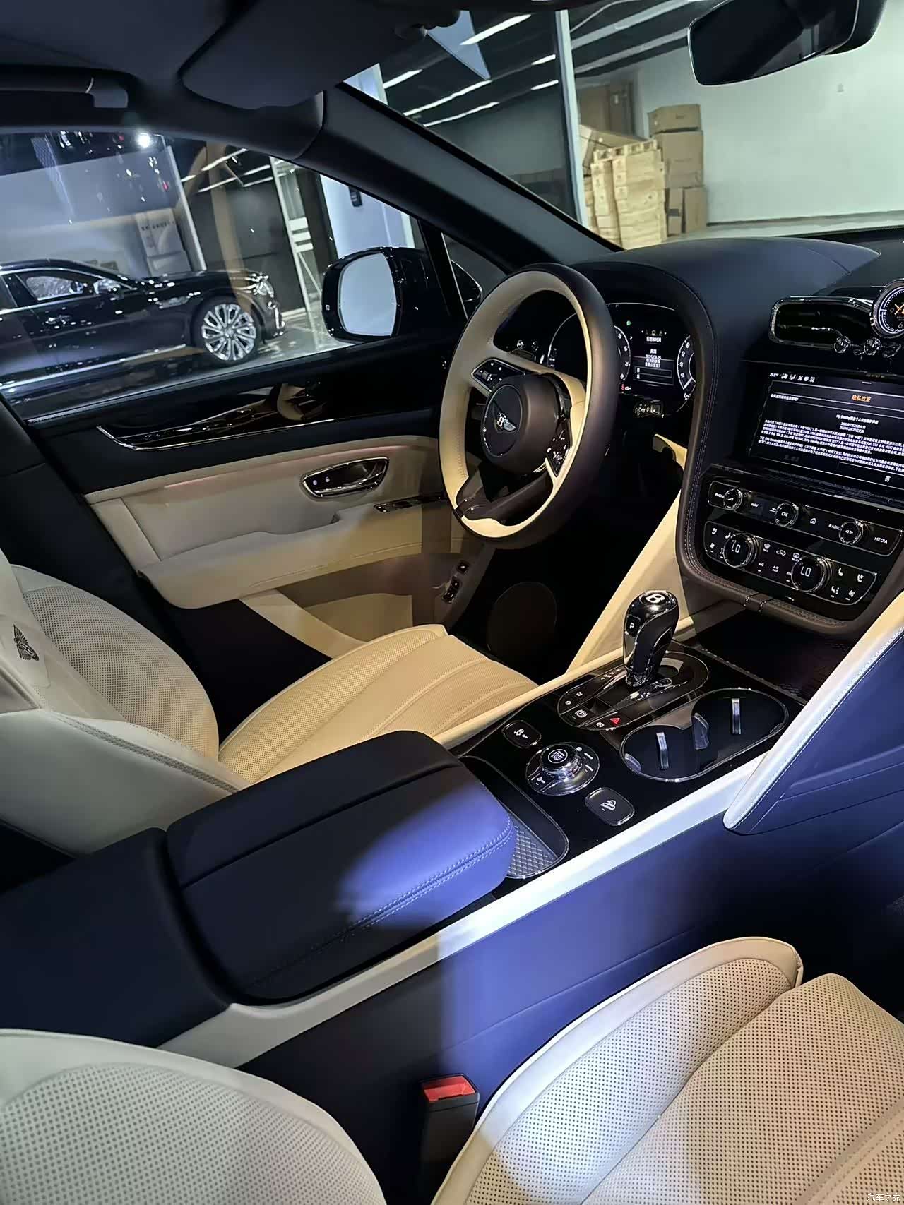 Bentley Bentayga, 2025 3