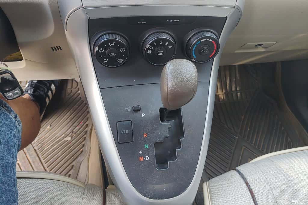 Toyota 180E, 2012 16