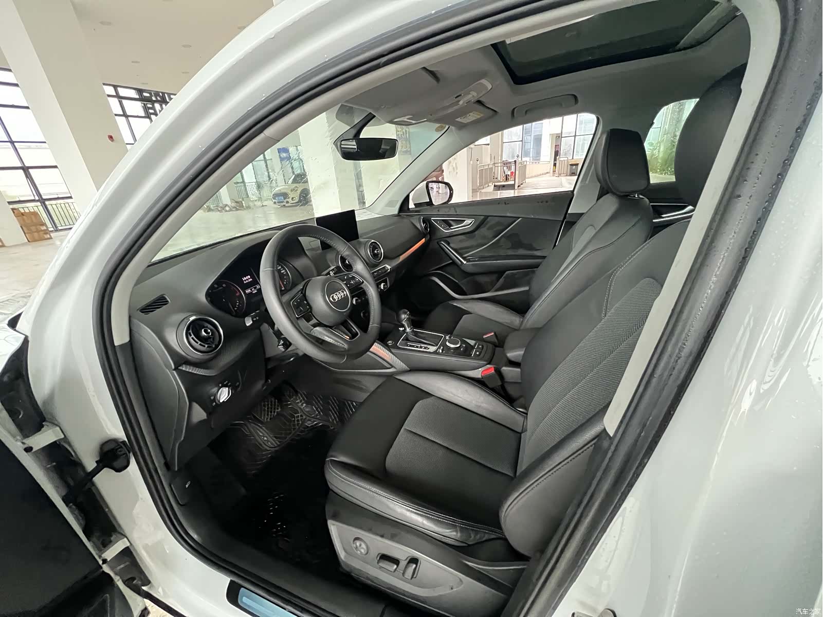 Audi Q2L, 2021 9