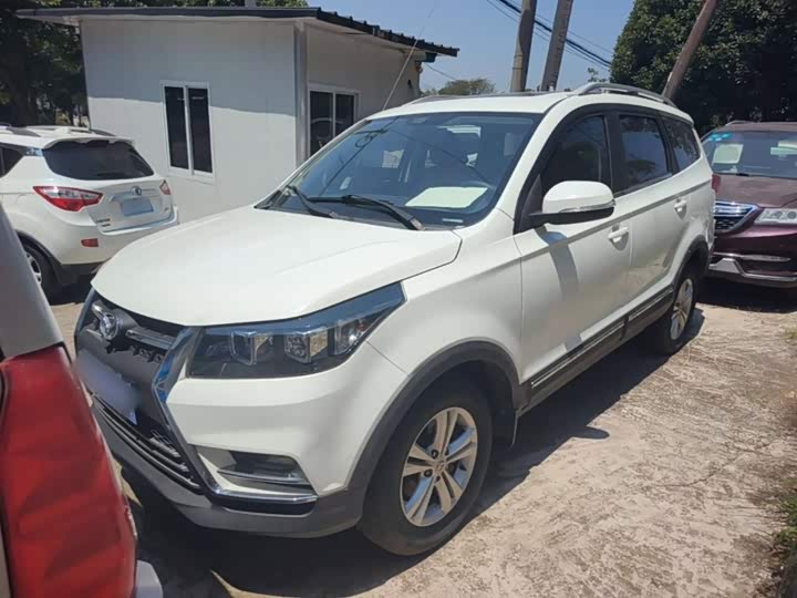 BAIC Huansu S3 2016 S3 L 1.5L МКПП zun xiang xing