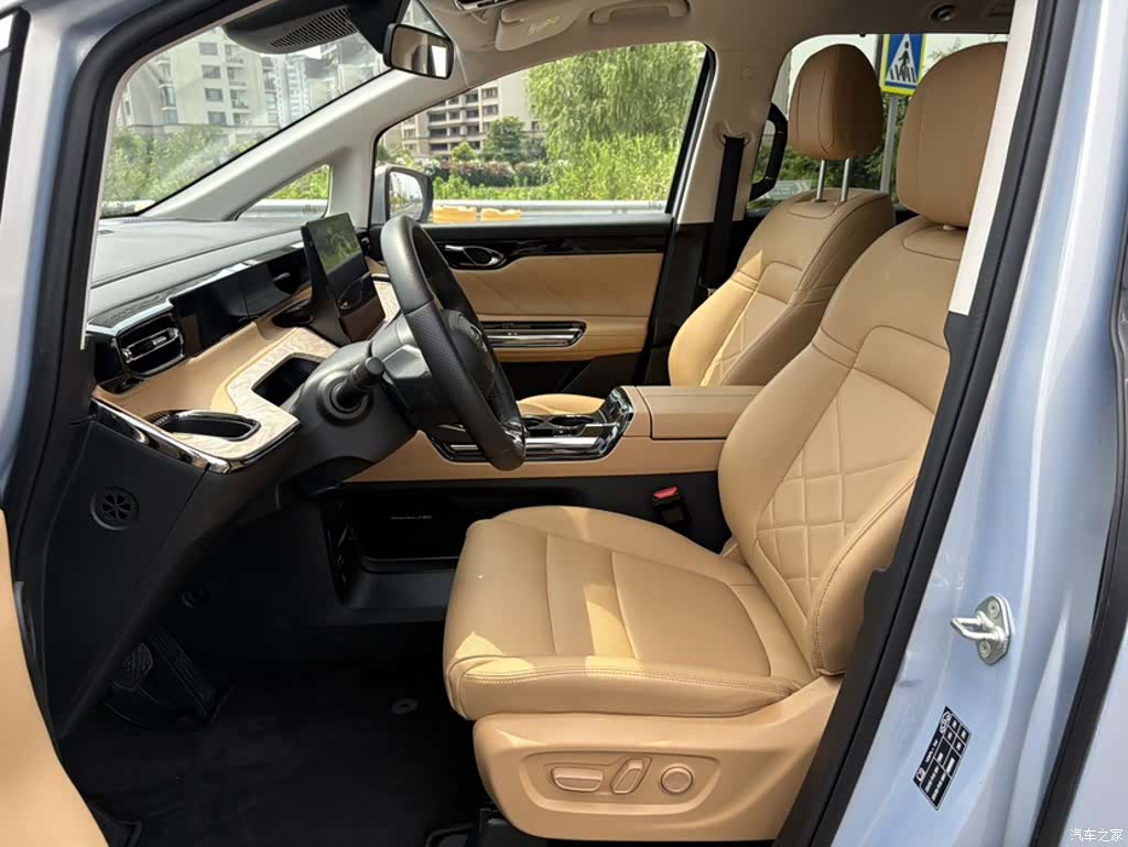 Trumpchi E8, 2024 8