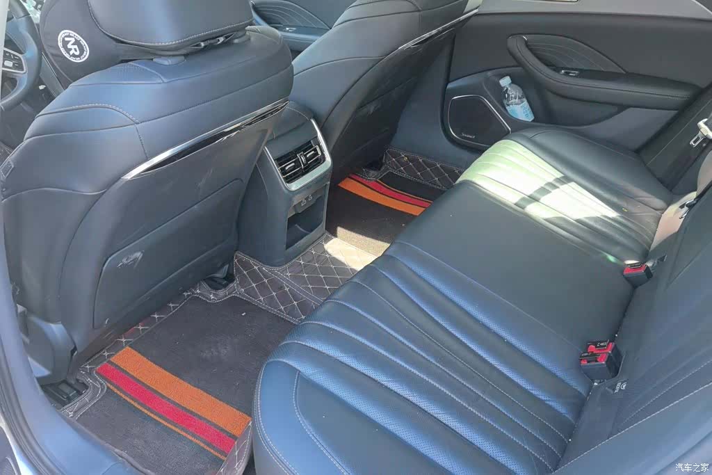 Hongqi H5, 2022 11