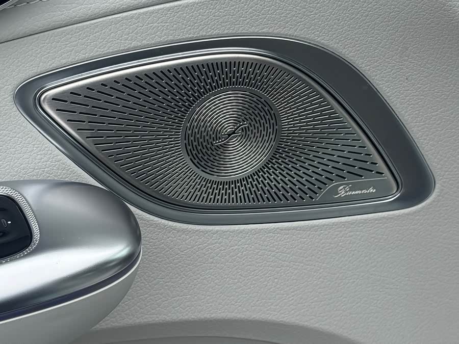 Mercedes-Benz EQE 2024, фото 12