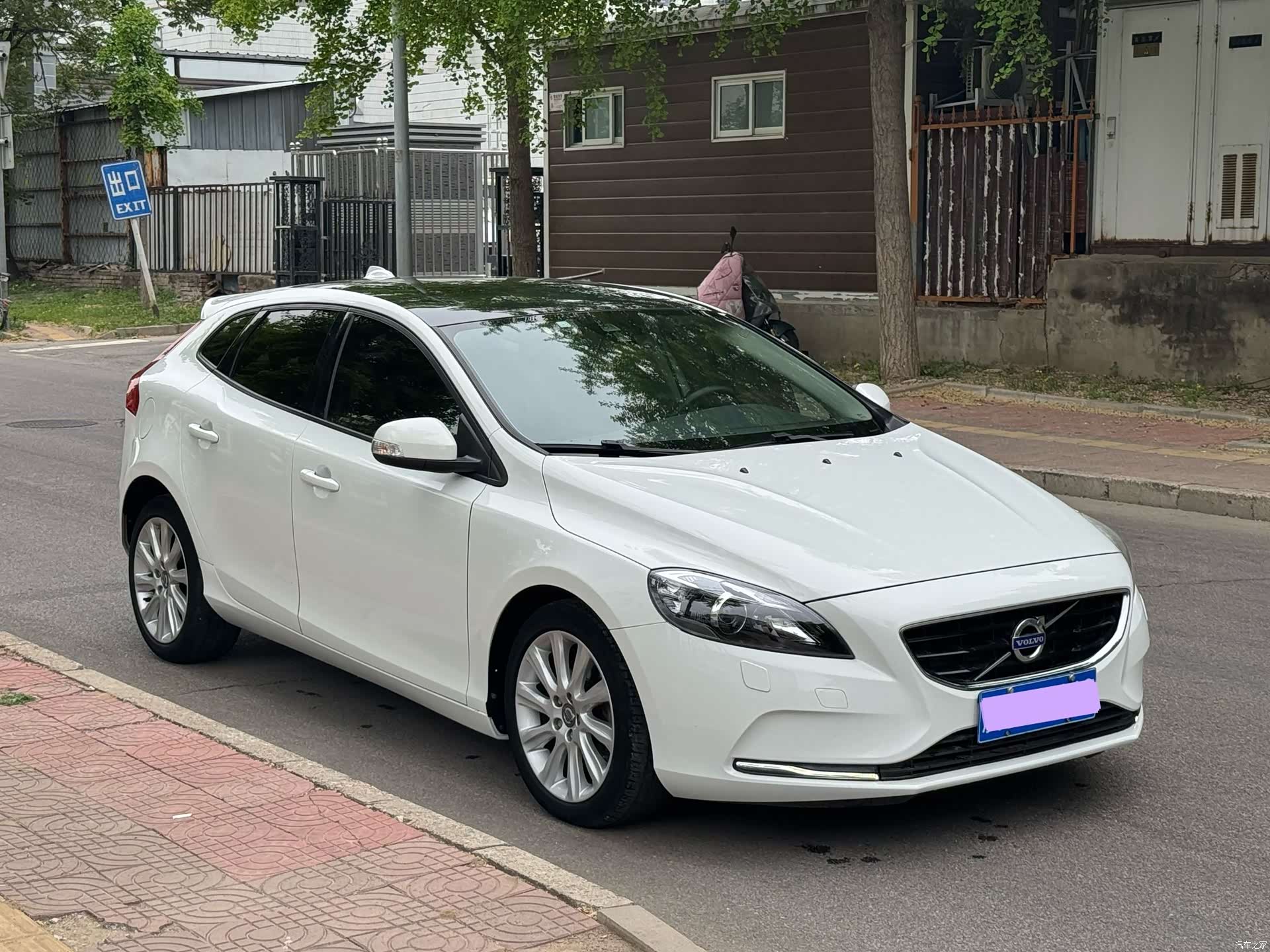 Volvo V40, 2015 3