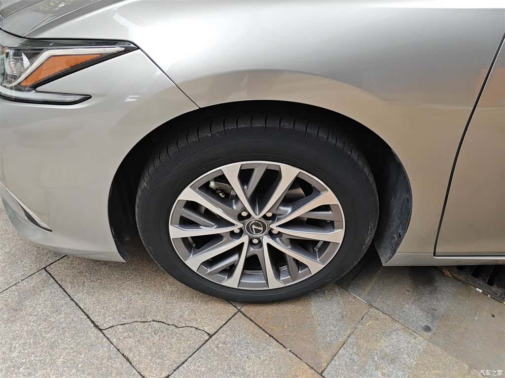 Lexus ES, 2023 23