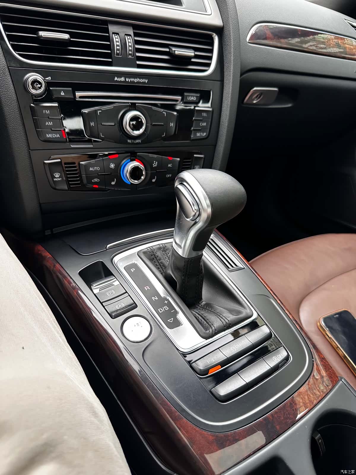 Audi A4L, 2013 28