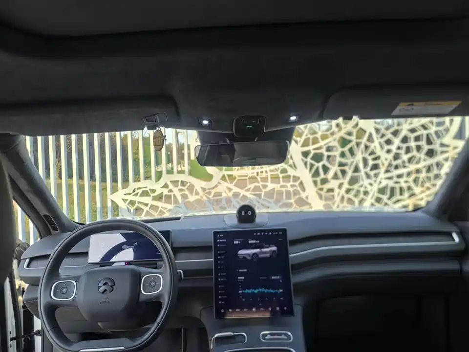 NIO ES8