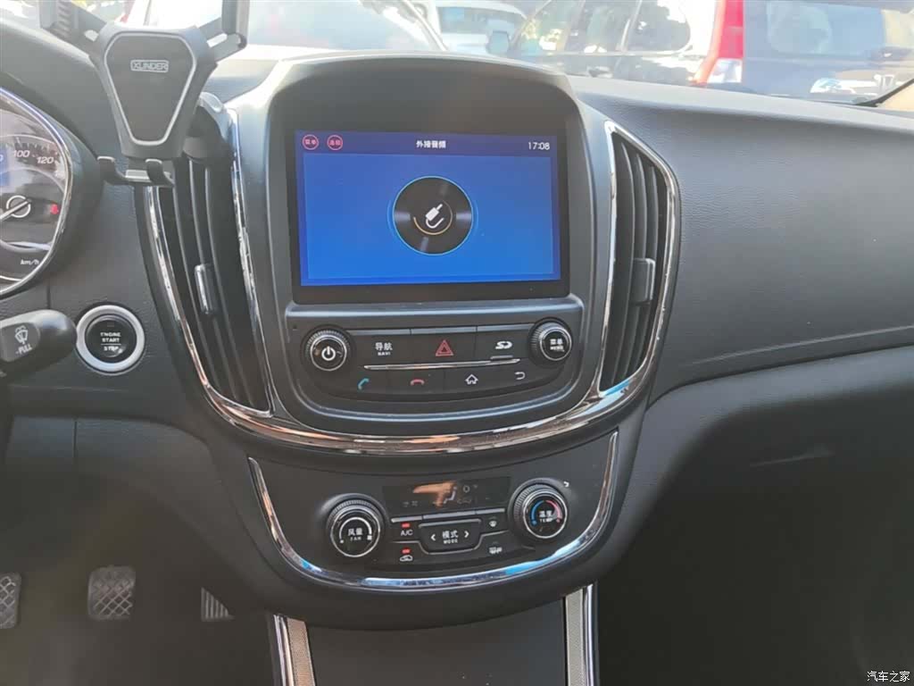 Wuling 560, 2016 13
