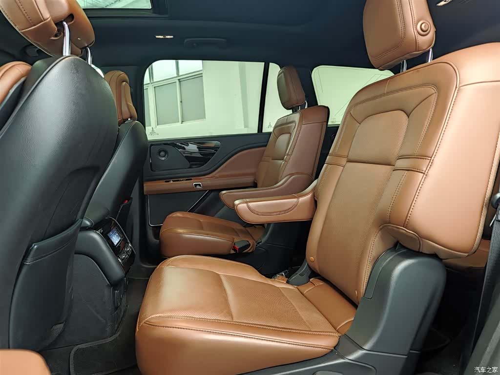 Lincoln Aviator, 2022 11
