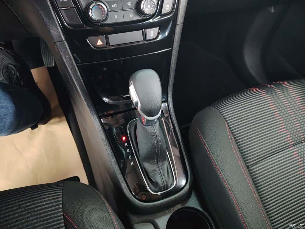 Buick Encore, 2019 10