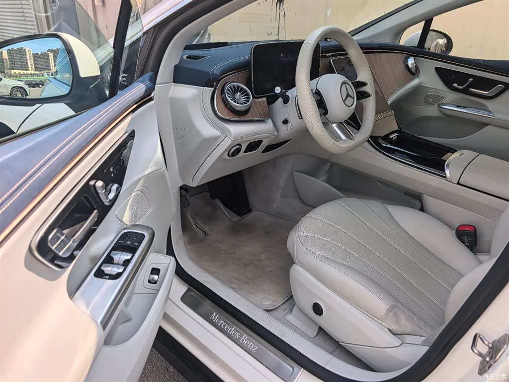 Mercedes-Benz EQE, 2025 11