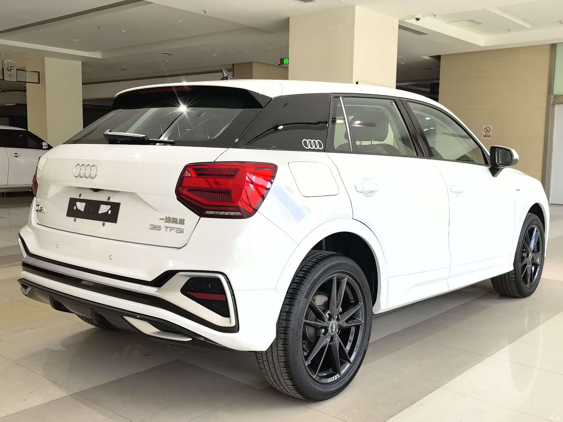 Audi Q2L, 2023 12