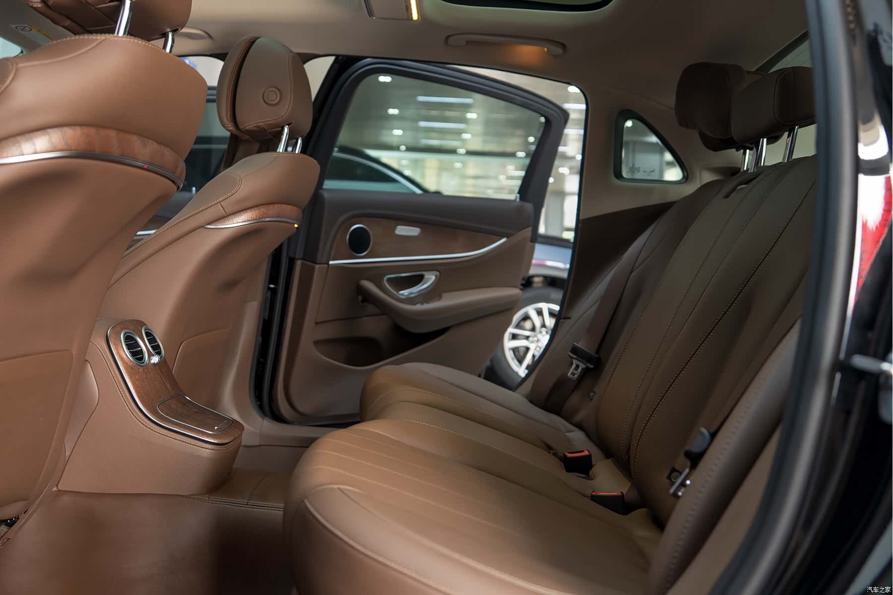 Mercedes-Benz E-Class, 2023 12