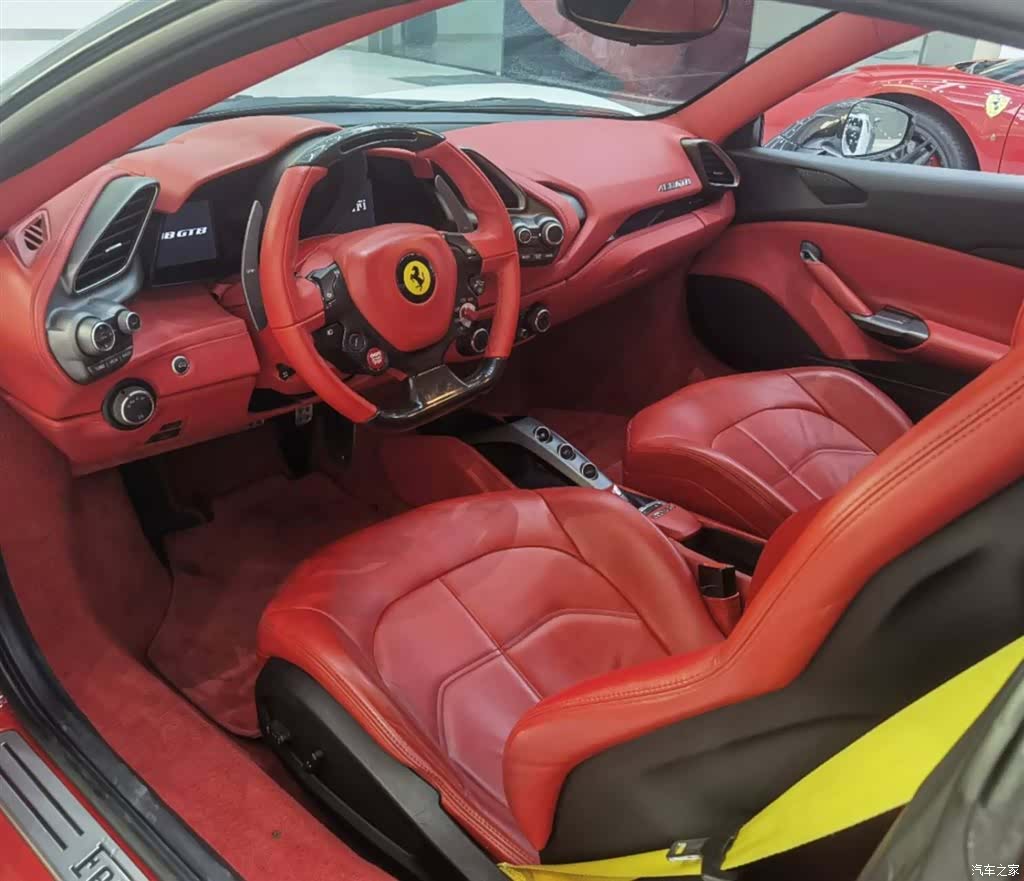 Ferrari 488, 2016 4