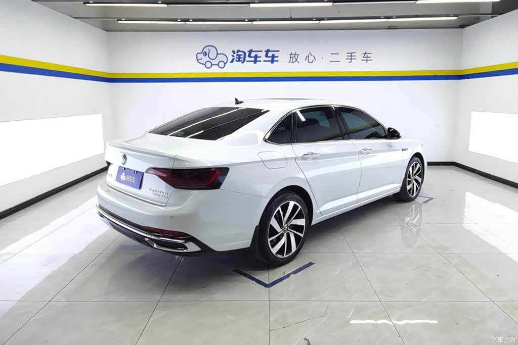 Volkswagen Sagitar, 2023 3