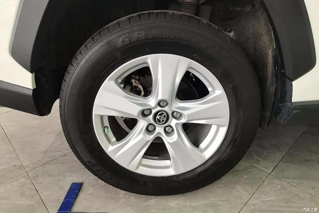 Toyota RAV4, 2020 6