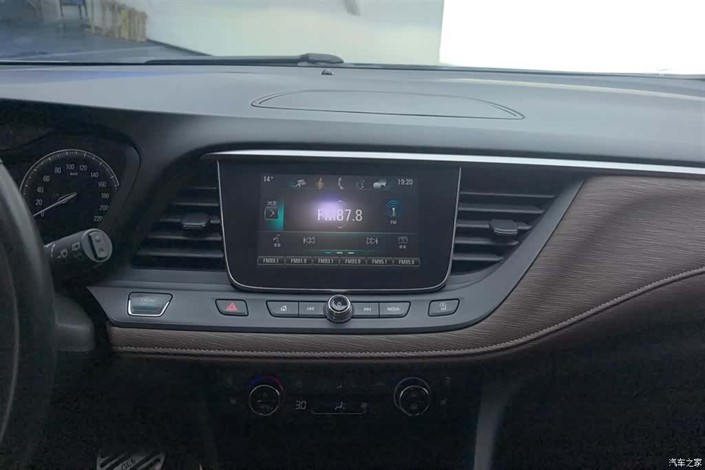 Buick GL6, 2018 13