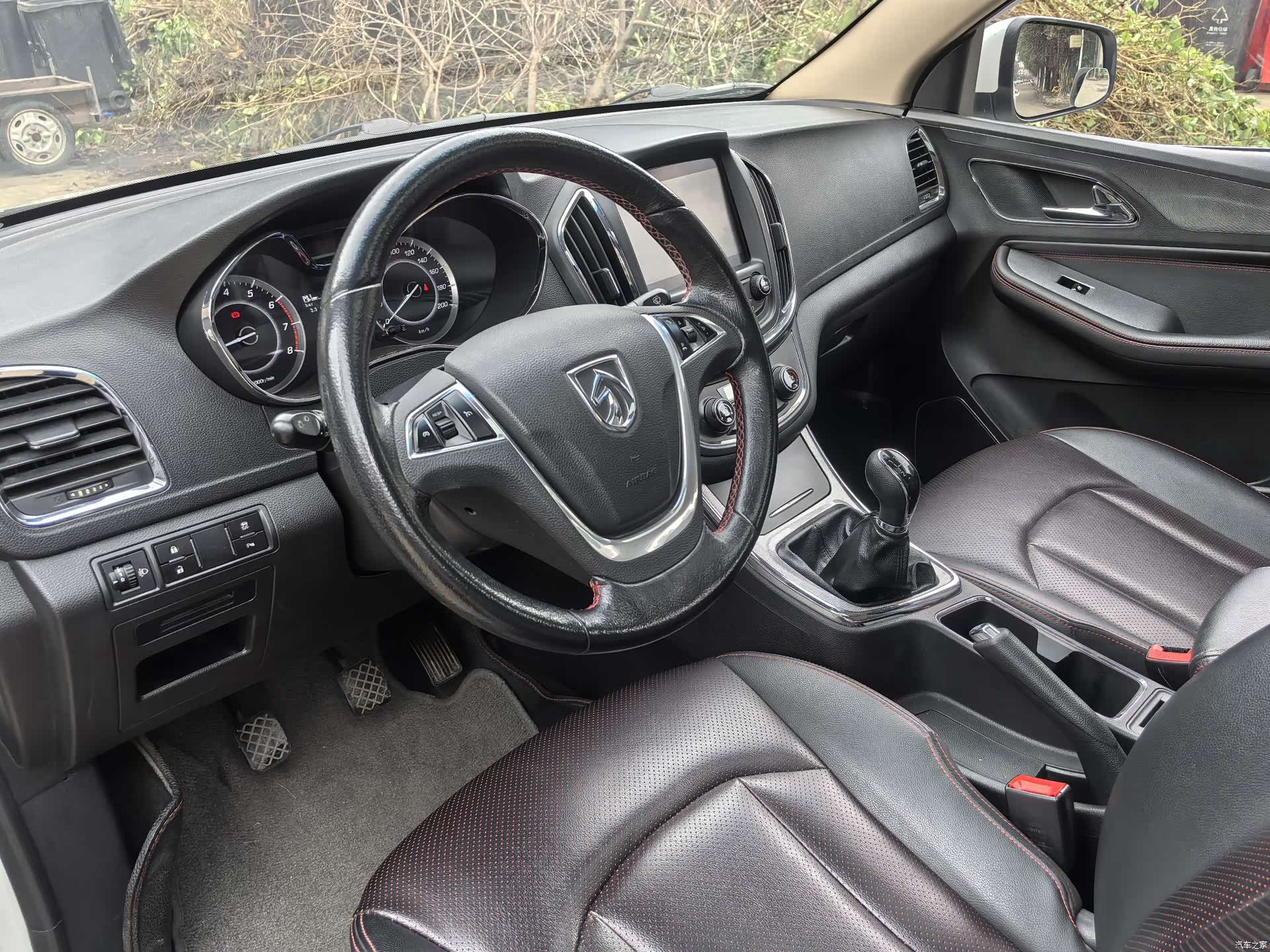 Wuling 560, 2015 10