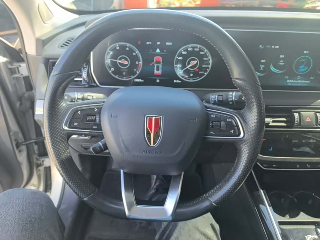 Hongqi HS5, 2022 7