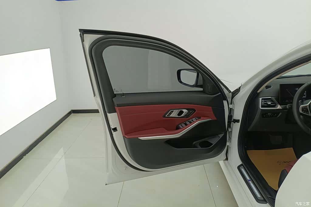 BMW 3 Series, 2024 7