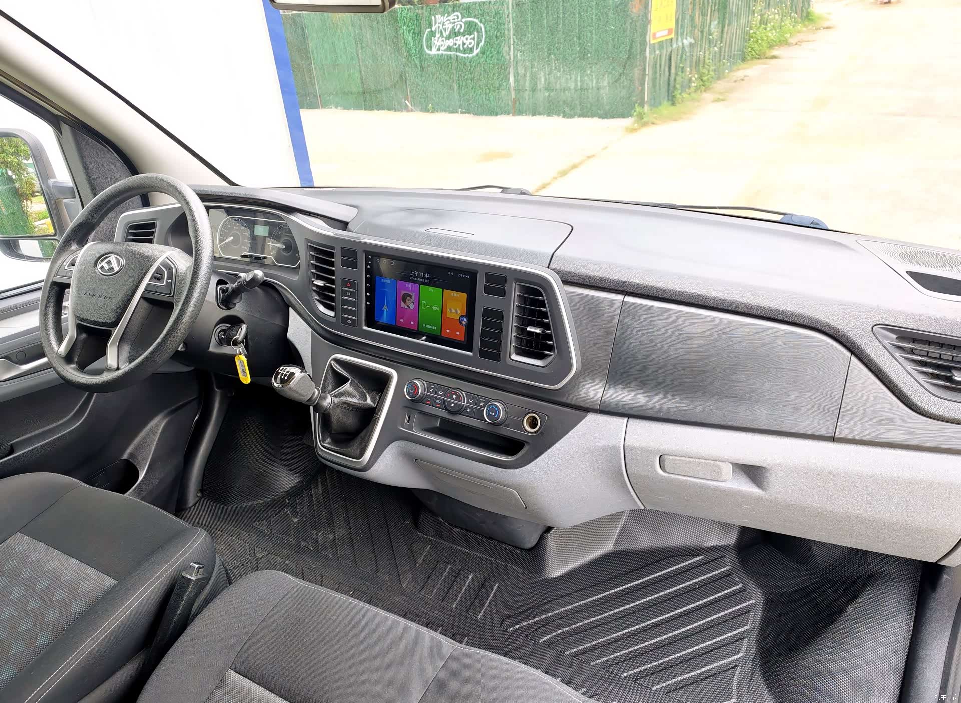 Maxus V80, 2022 28