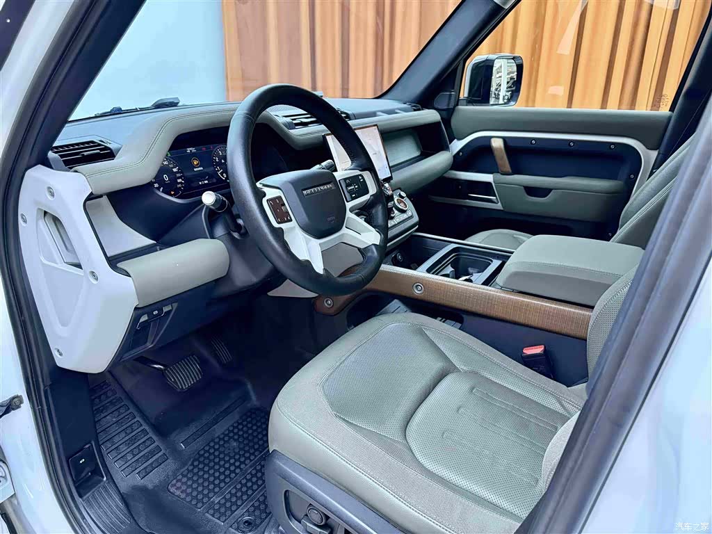Land Rover Defender, 2021 7