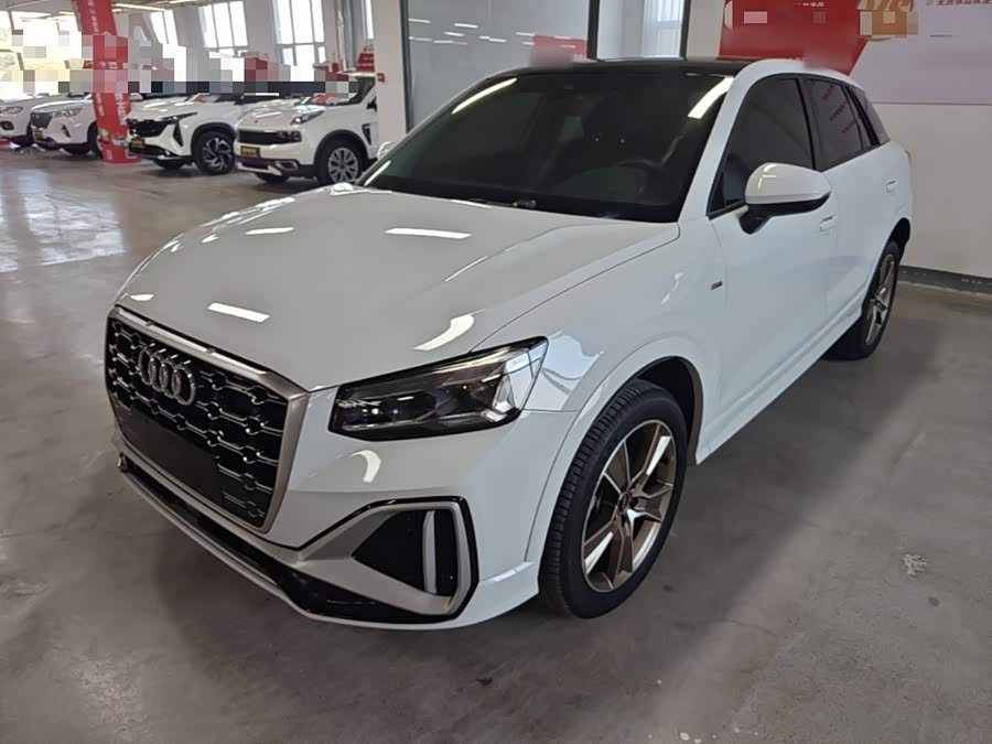 Audi Q2L 2022, фото 1