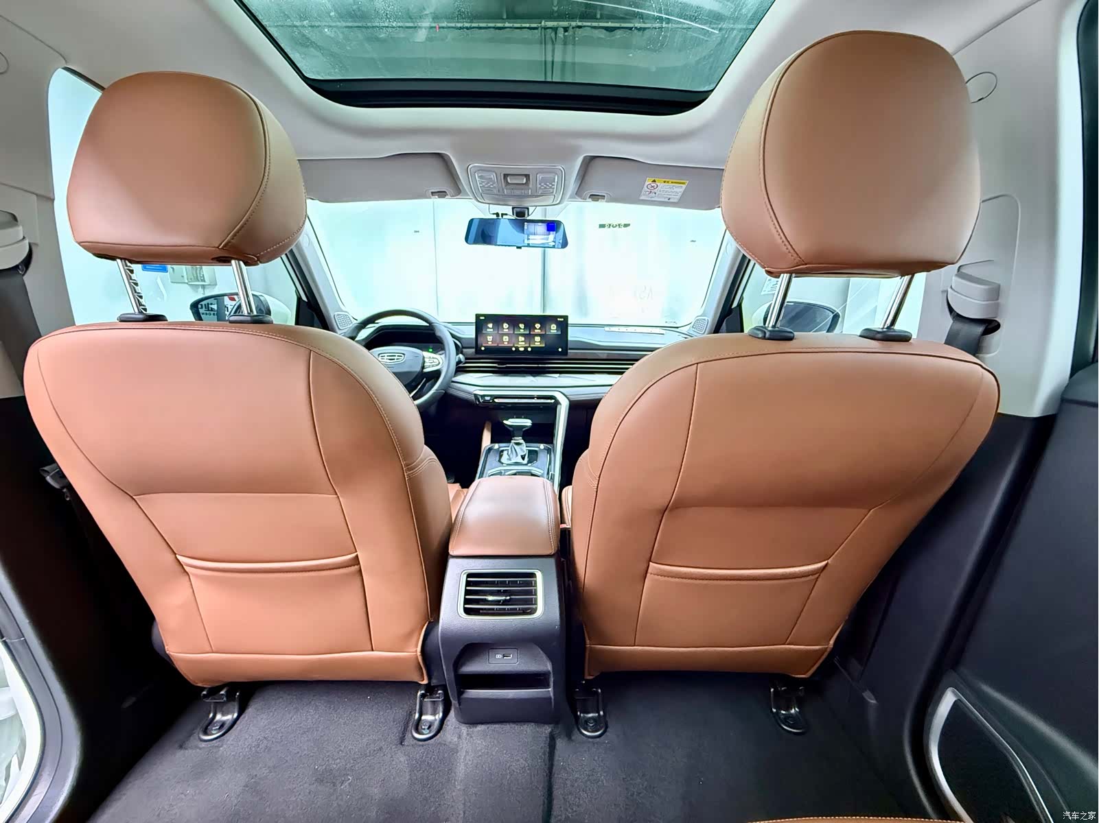 Geely X6, 2022 14