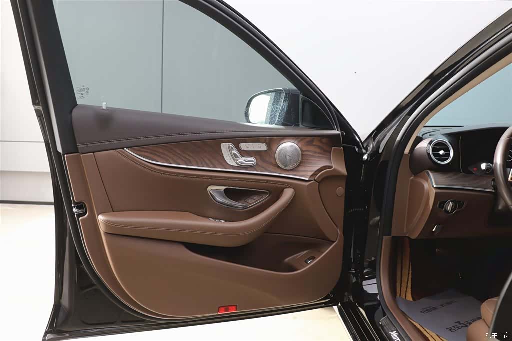 Mercedes-Benz E-Class, 2023 11