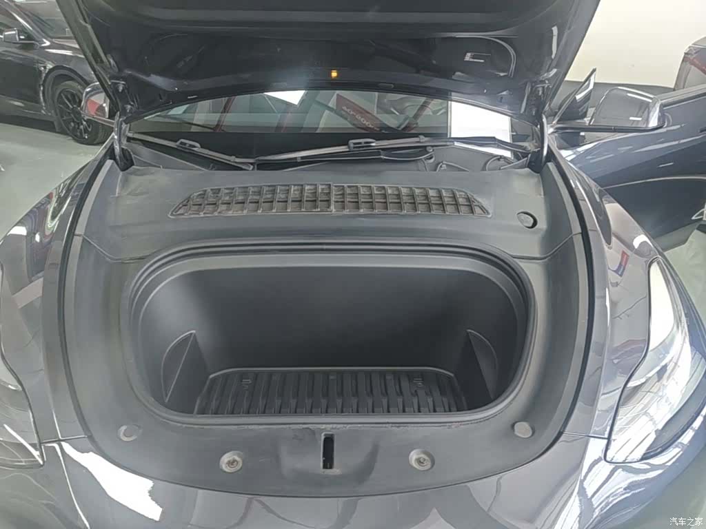 Tesla Model Y, 2024 20