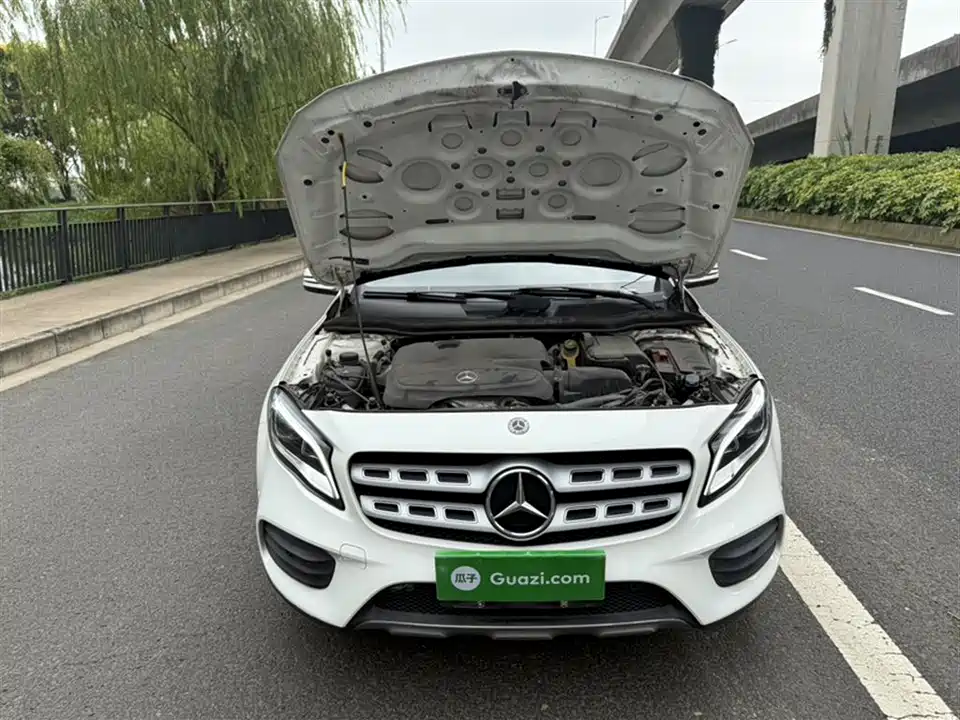 Mercedes-Benz GLA Mercedes-Benz GLA