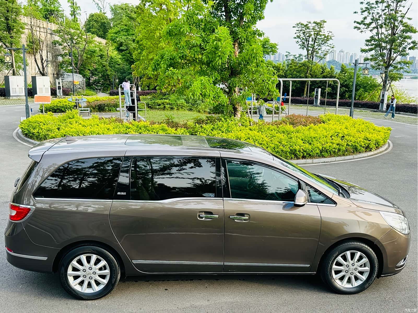 Buick GL8, 2014 6