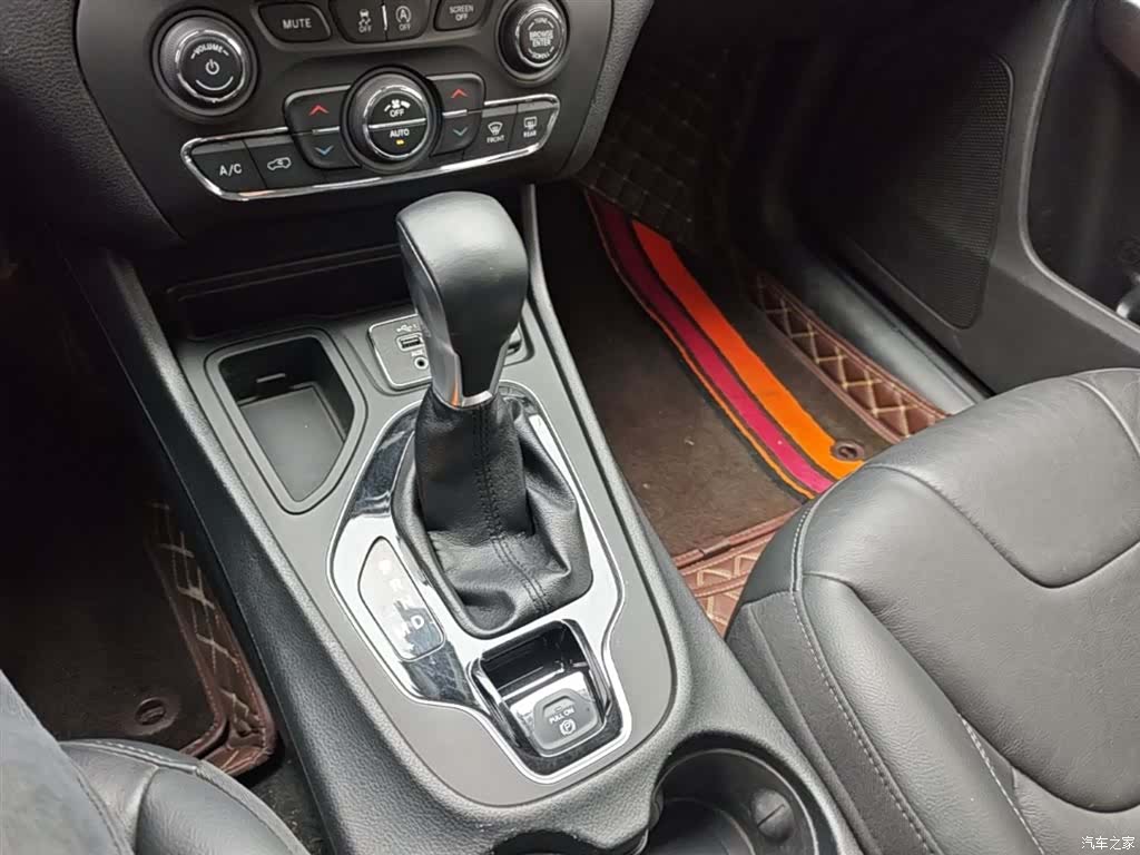 Jeep Cherokee, 2019 14