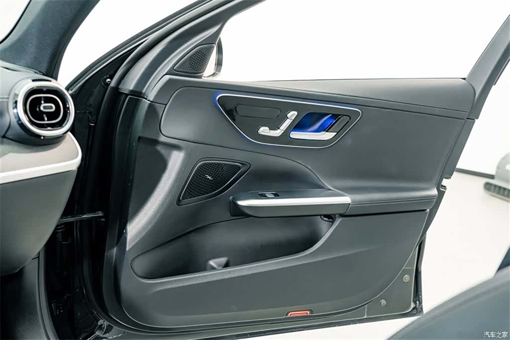 Mercedes-Benz C-Class, 2023 12