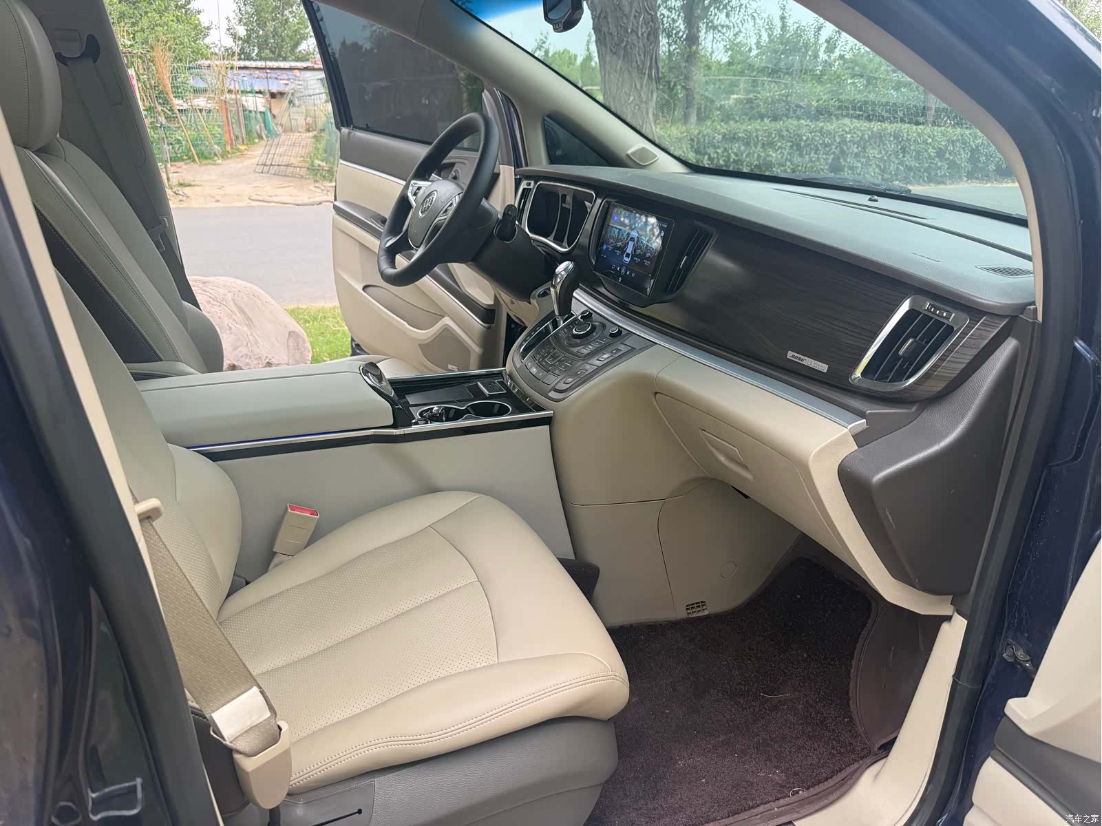 Buick GL8, 2014 9