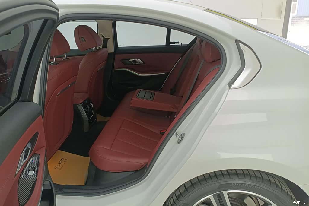 BMW 3 Series, 2024 11