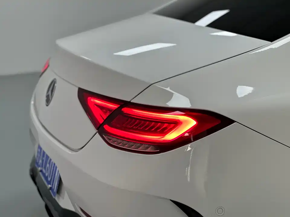 Mercedes-Benz CLS Mercedes-Benz CLS