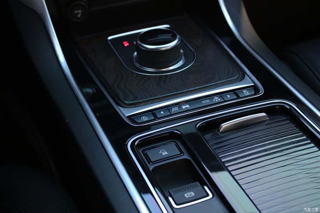 Land Rover XFL, 2018 15