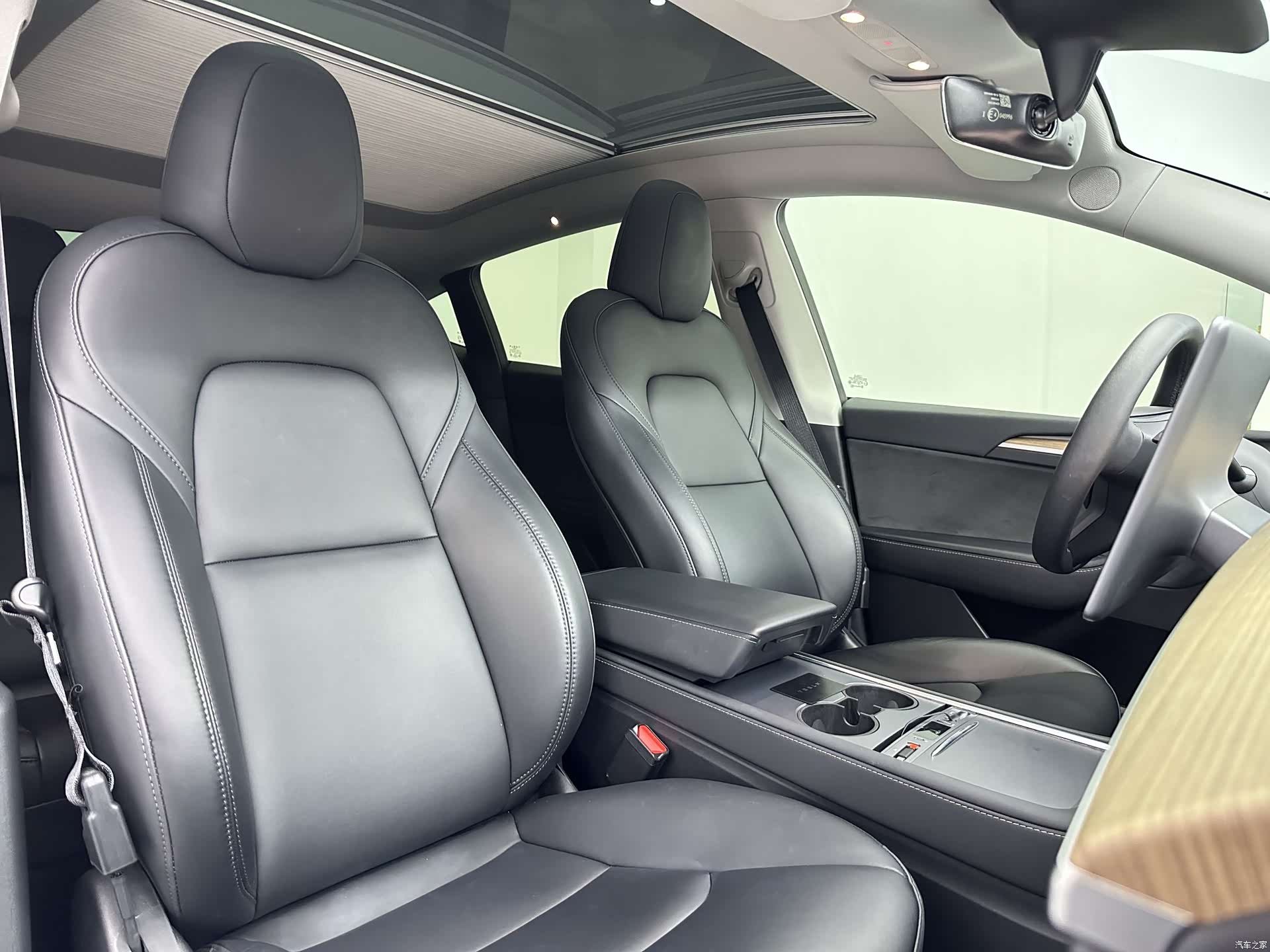 Tesla Model Y, 2023 15