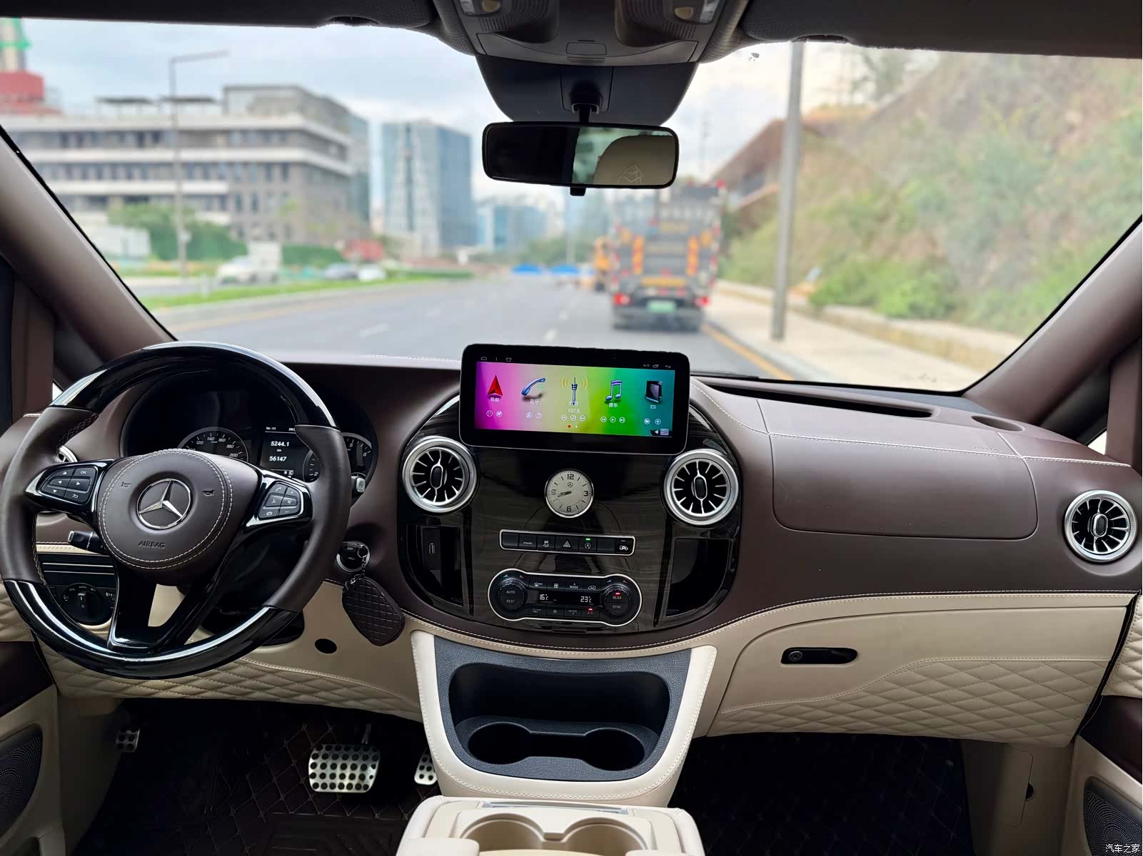 Mercedes-Benz 7, 2021 15
