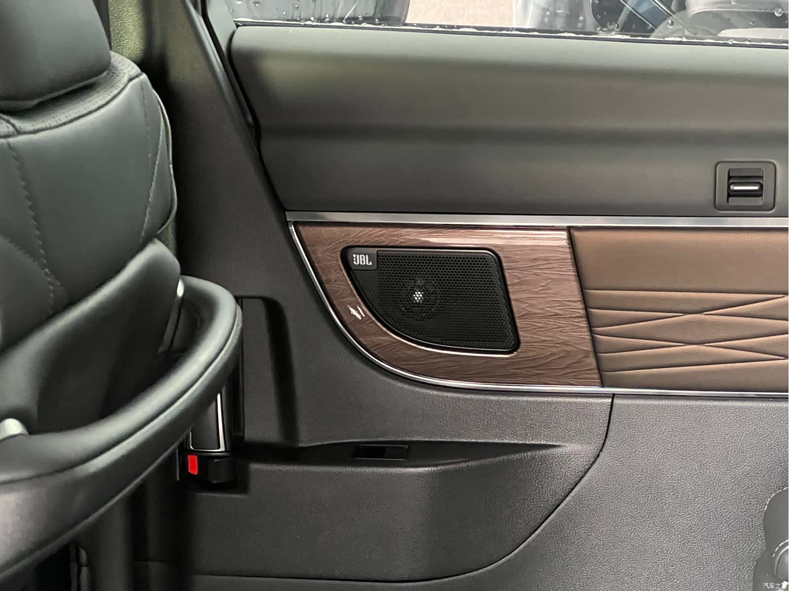 Toyota Vellfire, 2025 6