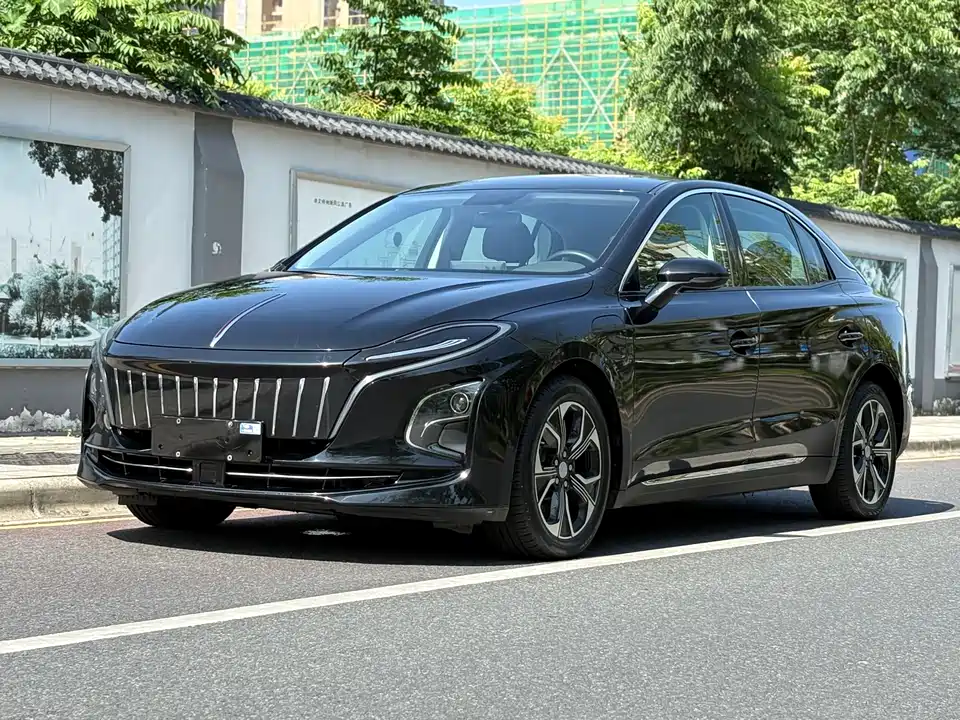 Hongqi E-QM5