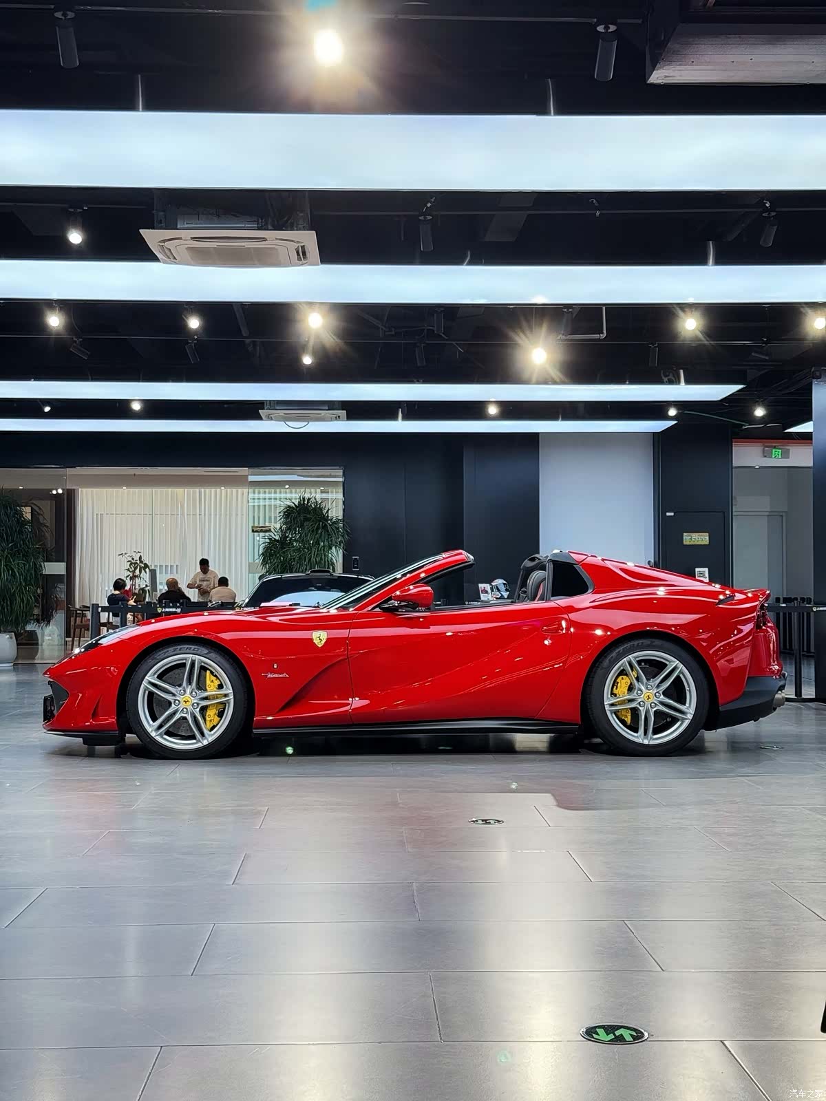 Ferrari 812, 2024 3