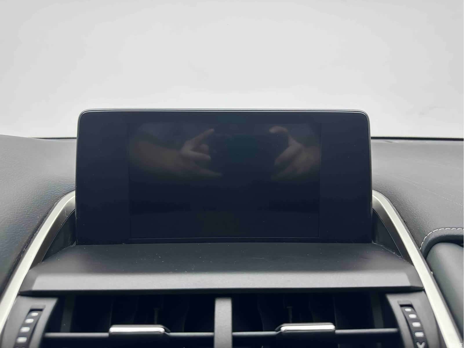 Lexus NX, 2020 16