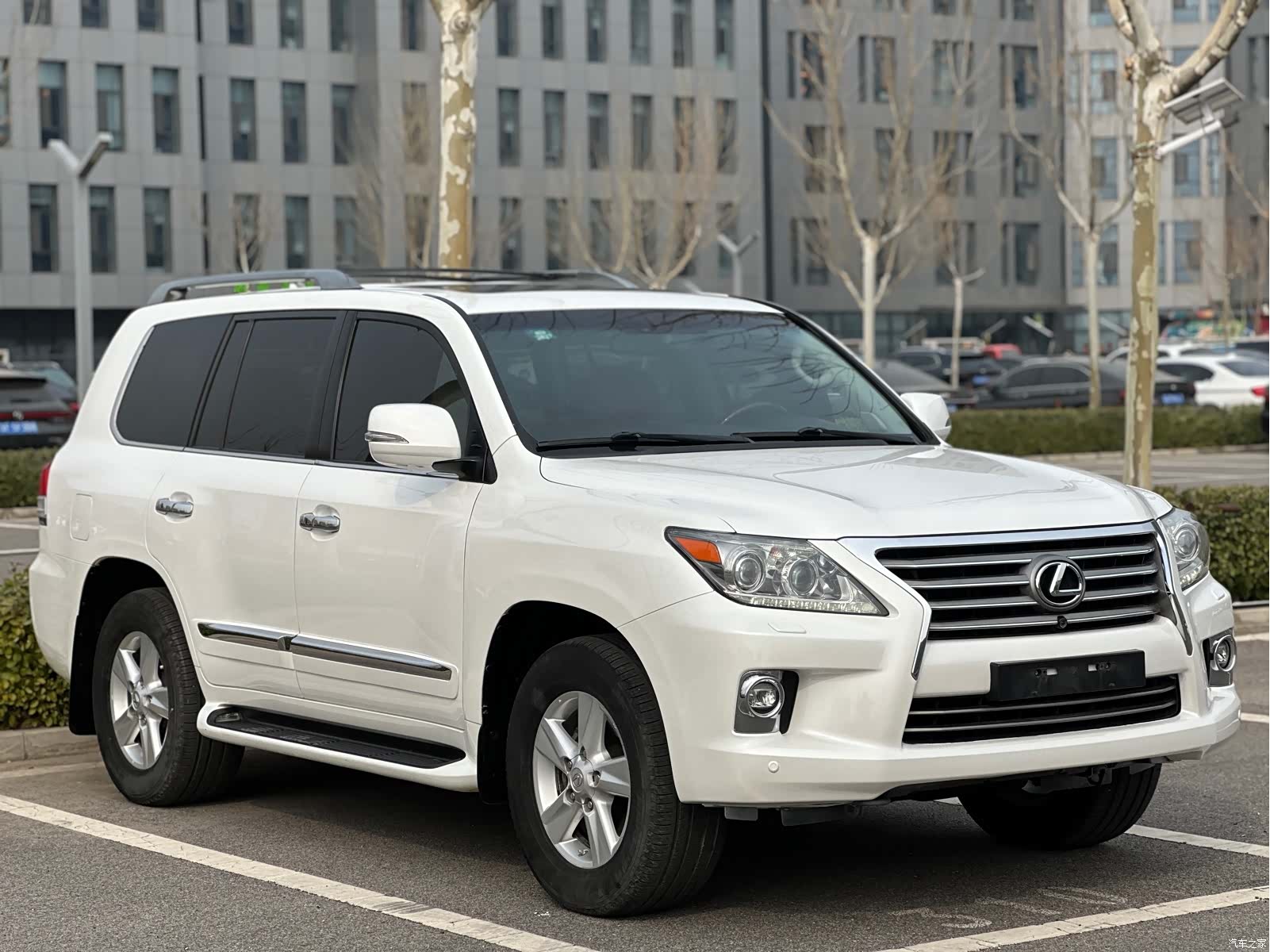 Lexus LX, 2014 3