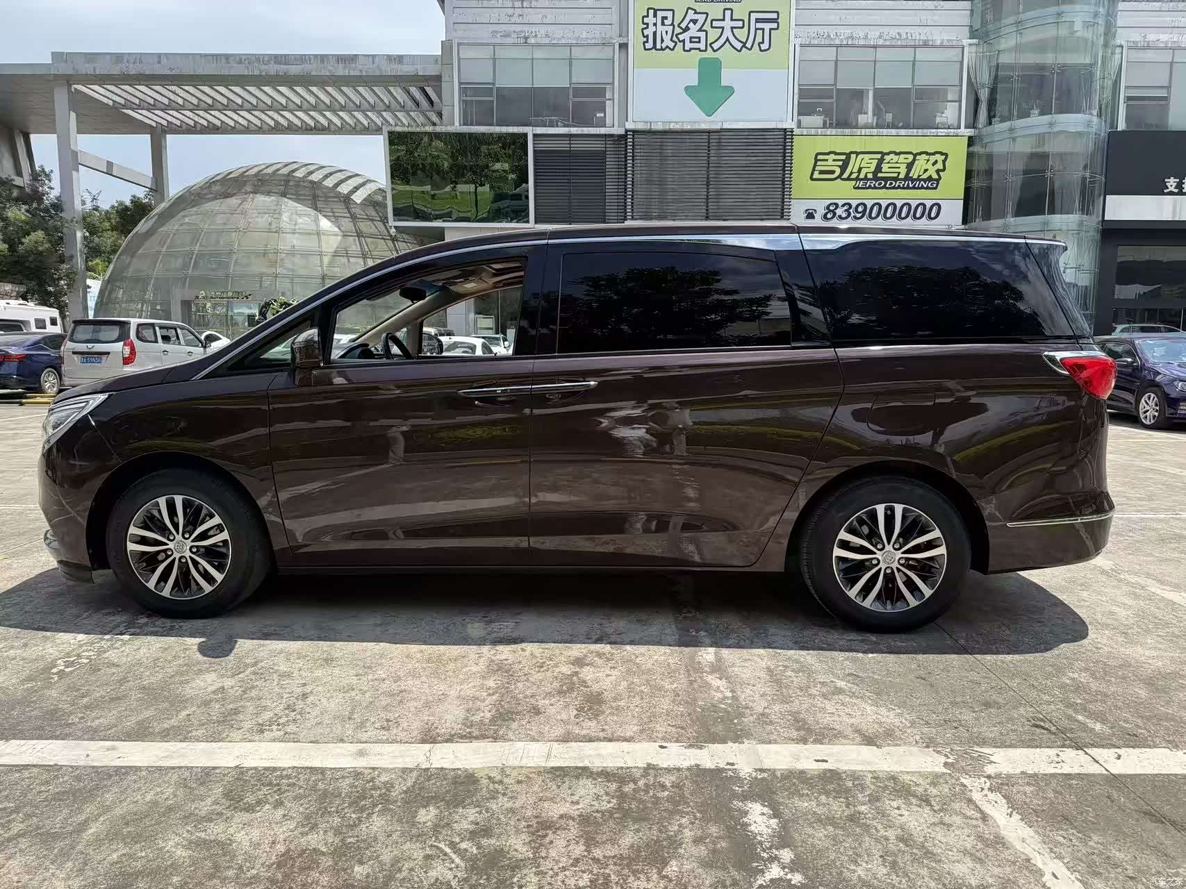 Buick GL8, 2018 все фото
